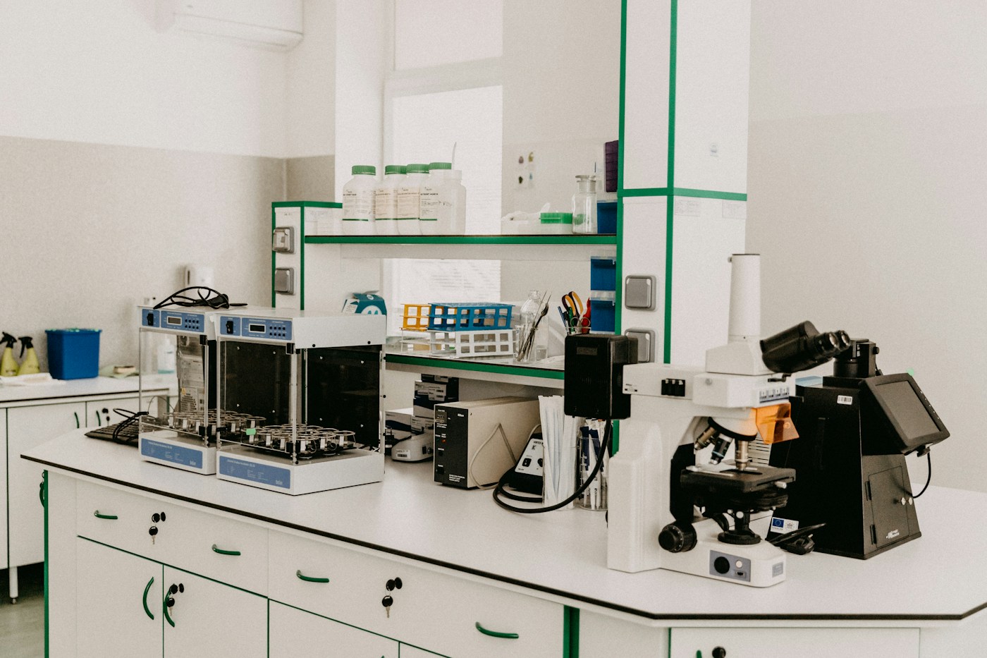 Automated laboratory instrumentation and sample handling equipment